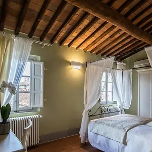 Residenza Di Via Fontana Couette-café Lucques